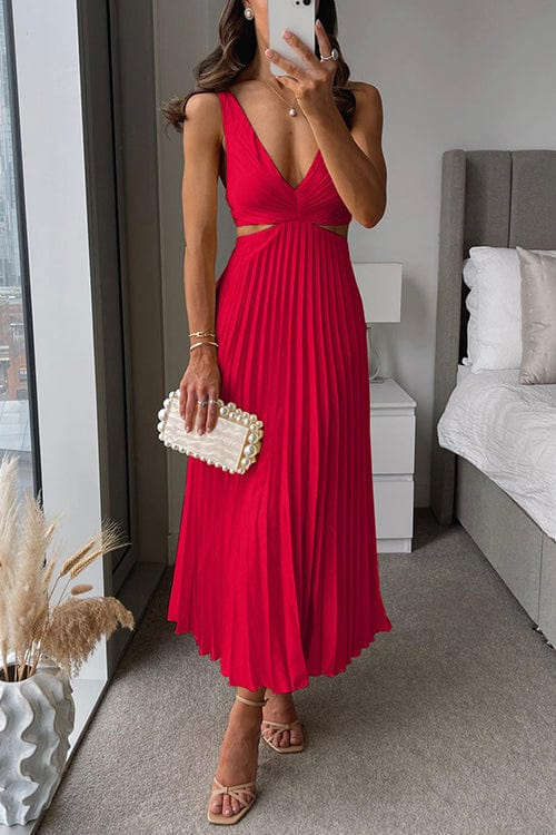 Chic Cut-Out Pleated Dress
